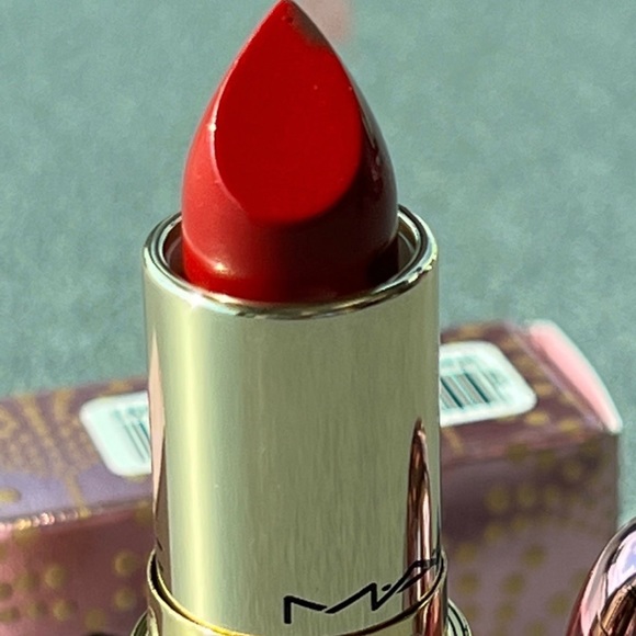 MAC Put A Bow On It Lustreglass Lipstick Bubbles & Bows - Picture 10 of 11